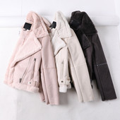 Μοντέρνο γυναικείο παλτό με ζεστή επένδυση σε μαύρο, μπεζ και ροζ χρώμα