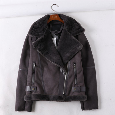 Μοντέρνο γυναικείο παλτό με ζεστή επένδυση σε μαύρο, μπεζ και ροζ χρώμα