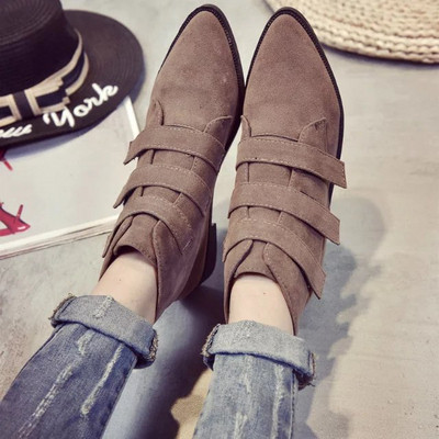 Εντυπωσιακές γυναικείες μπότες σε δύο χρώματα