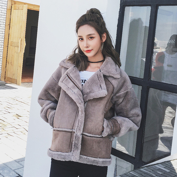 Palton modern de dama cu captuseala moale in doua culori