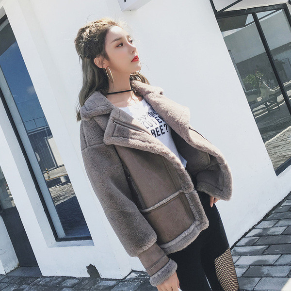 Palton modern de dama cu captuseala moale in doua culori