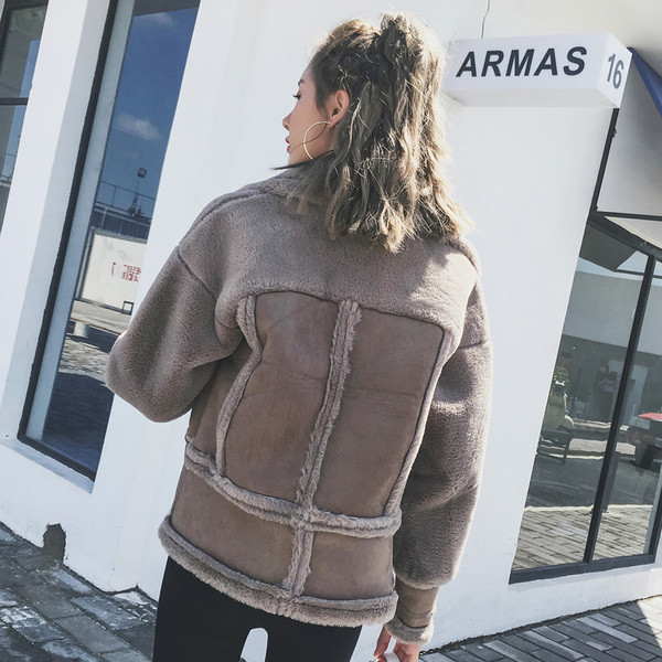 Palton modern de dama cu captuseala moale in doua culori