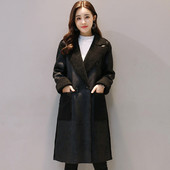 Modern női műbőr kabát fekete zsebekkel