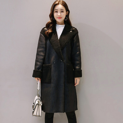 Modern női műbőr kabát fekete zsebekkel