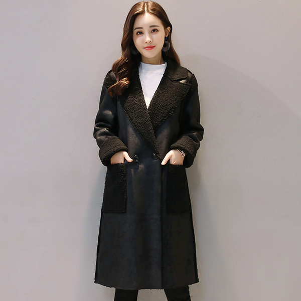 Modern női műbőr kabát fekete zsebekkel