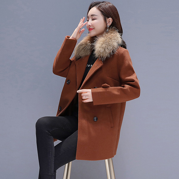 Stílusos női kabát pehelygallérral, két színben