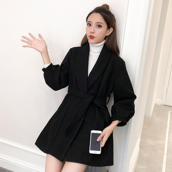 Stílusos női kabát V-nyakkal és övvel, két színben