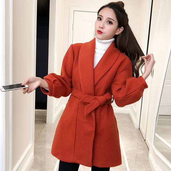 Stílusos női kabát V-nyakkal és övvel, két színben