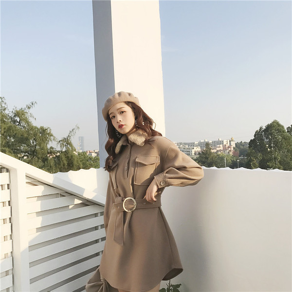 Elegáns női ruha övvel, két színben