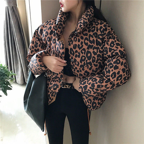 Modern női kabát O-alakú gallérral