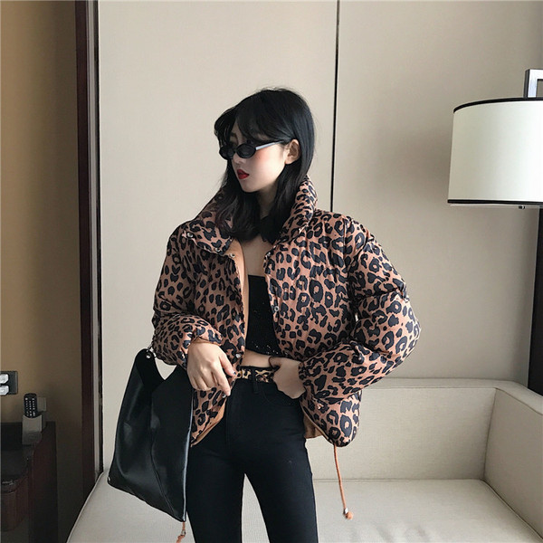 Modern női kabát O-alakú gallérral