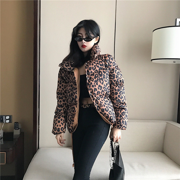 Modern női kabát O-alakú gallérral