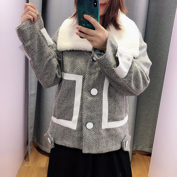 ÚJ egyedi női kabát puha gallérral