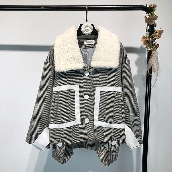 ÚJ egyedi női kabát puha gallérral