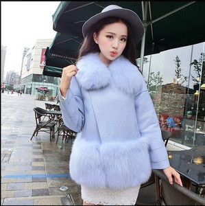 HIT Aktuális női kabát eco bőrből és pehelyszínben kék és rózsaszín színben