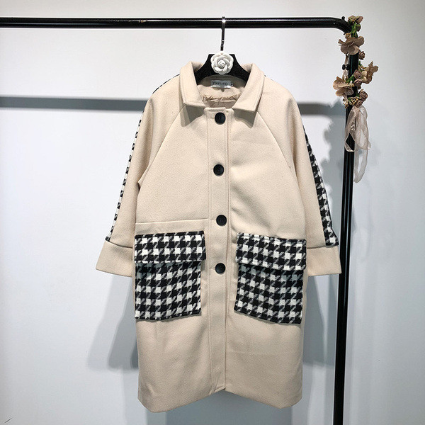 Új női kabát nagy zsebekkel, két színben