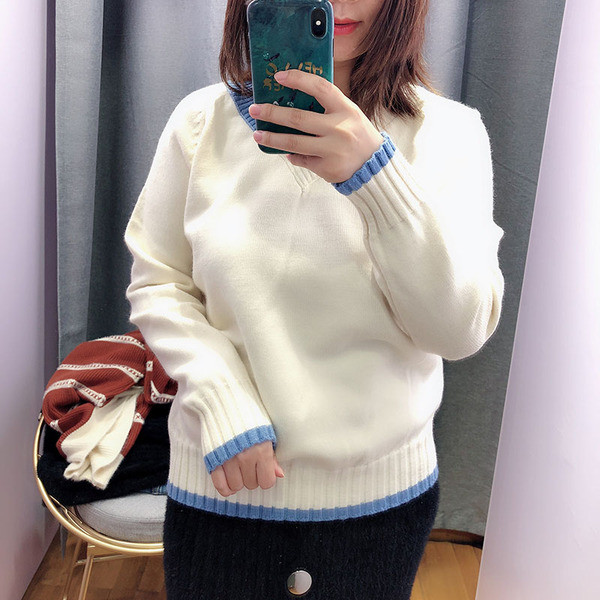 Puha női pulóver V-nyakkal, három színben