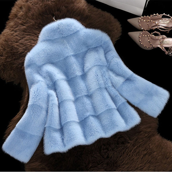 HIT Stílusos női télikabát rövid modell fehér, rózsaszín és kék színekben