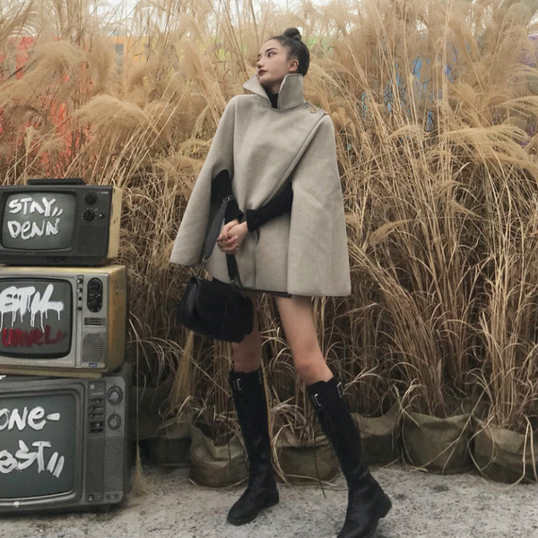 Stílusos női kabát érdekes ujjakkal