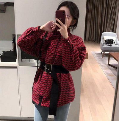 Elegáns női kabát fekete és piros színben