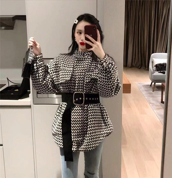 Elegáns női kabát fekete és piros színben