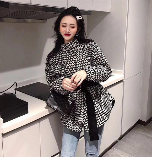 Elegáns női kabát fekete és piros színben