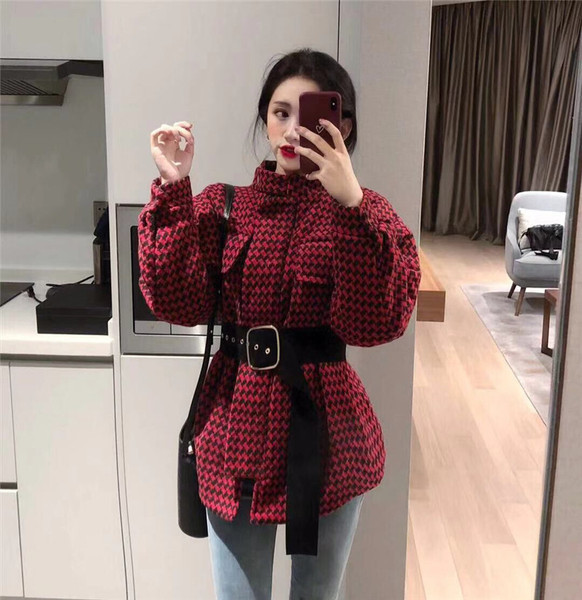 Elegáns női kabát fekete és piros színben