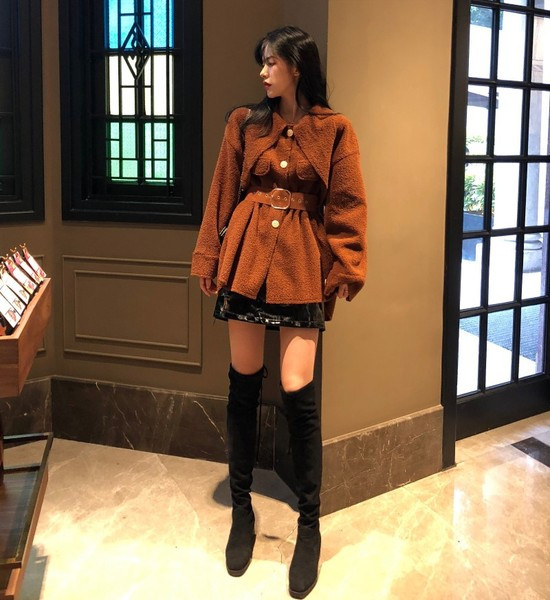 Stílusos női kabát övvel, két színben