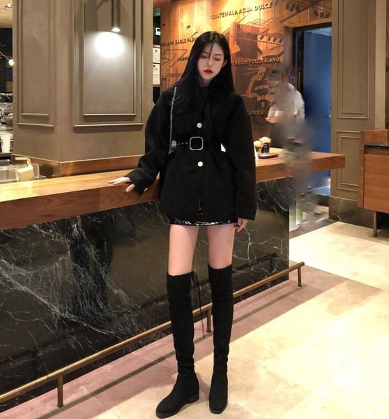 Stílusos női kabát övvel, két színben