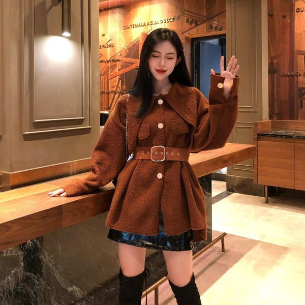 Stílusos női kabát övvel, két színben