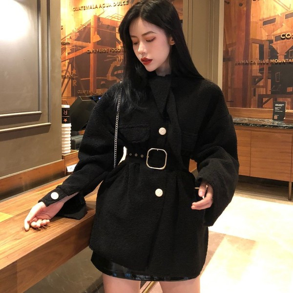 Stílusos női kabát övvel, két színben