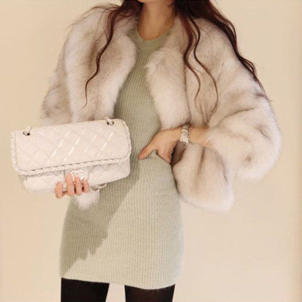 Stílusos női télikabát rövid modell világos színben