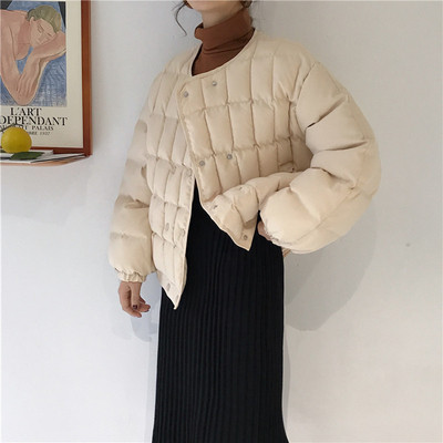 Női kabát O-alakú gallérral, két színben