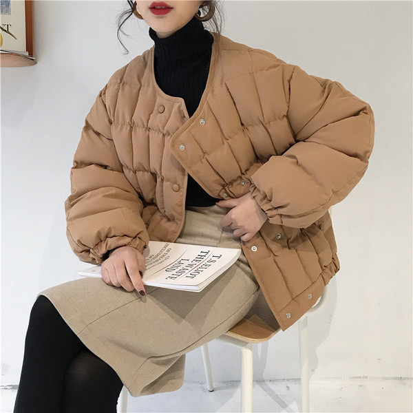 Női kabát O-alakú gallérral, két színben