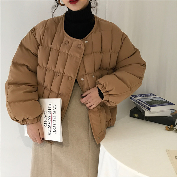 Női kabát O-alakú gallérral, két színben