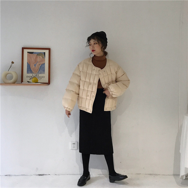 Női kabát O-alakú gallérral, két színben