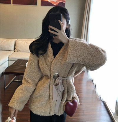 Modern női pehelykabát övvel, három színben