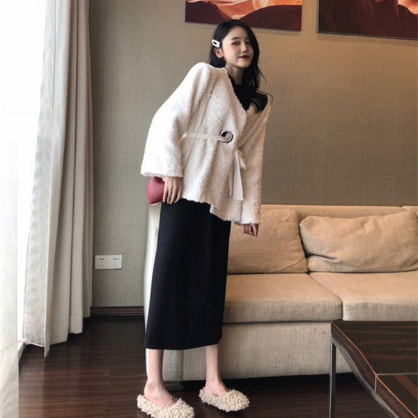 Modern női pehelykabát övvel, három színben