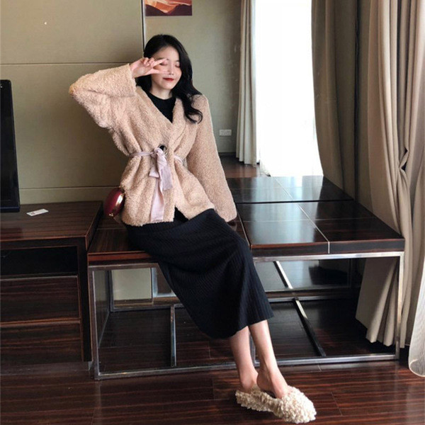 Modern női pehelykabát övvel, három színben