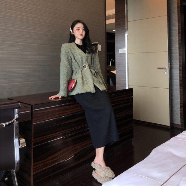 Modern női pehelykabát övvel, három színben