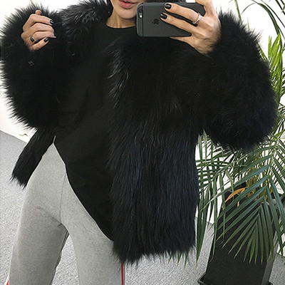 Női télikabát fekete-fehér színben