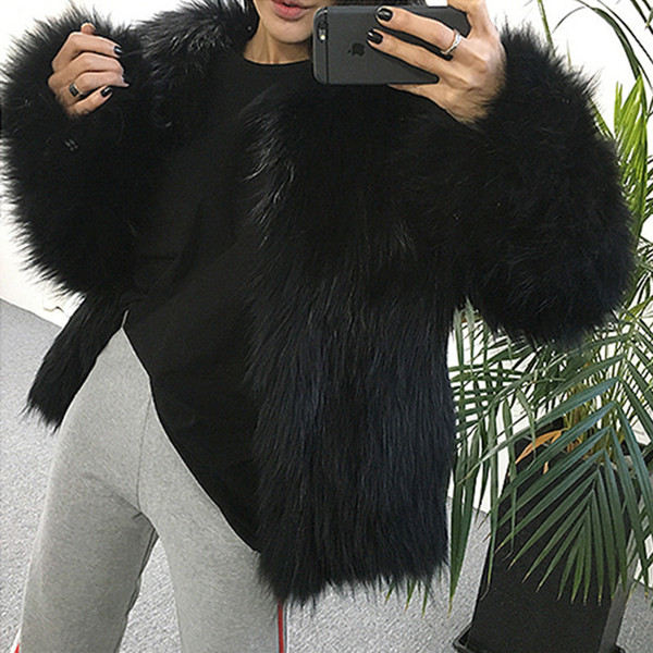 Női télikabát fekete-fehér színben