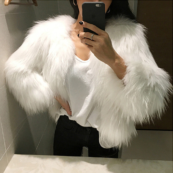 Női télikabát fekete-fehér színben