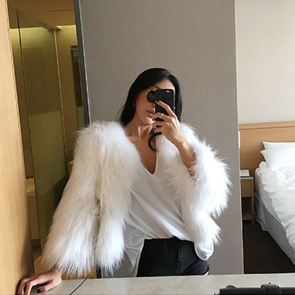 Női télikabát fekete-fehér színben