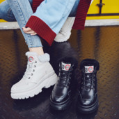 Meleg és kényelmes női téli cipő fekete-fehér színben