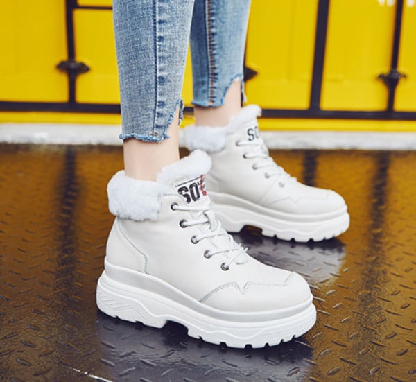 Meleg és kényelmes női téli cipő fekete-fehér színben