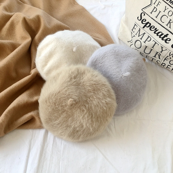 Stílusos pelyhes női beret típusú sapka három színben