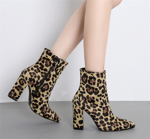 Női csizma 10 cm vastag sarokkal, leopárd és kígyó mintával