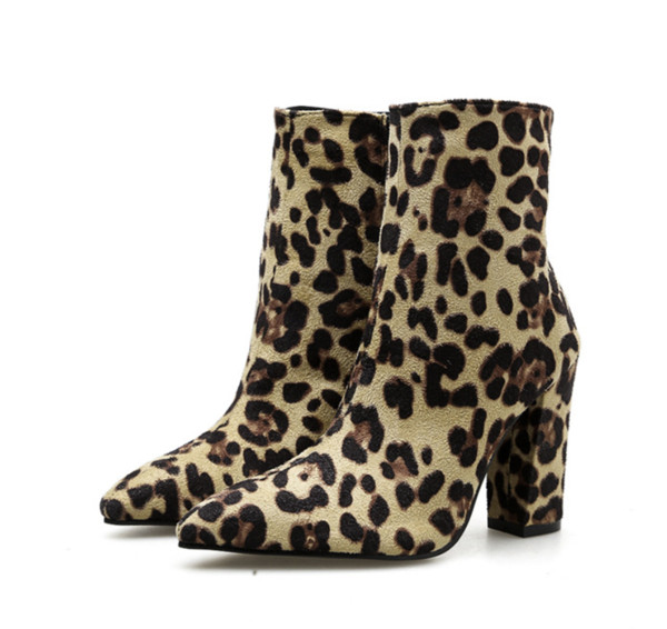 Női csizma 10 cm vastag sarokkal, leopárd és kígyó mintával