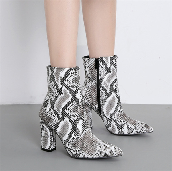 Női csizma 10 cm vastag sarokkal, leopárd és kígyó mintával